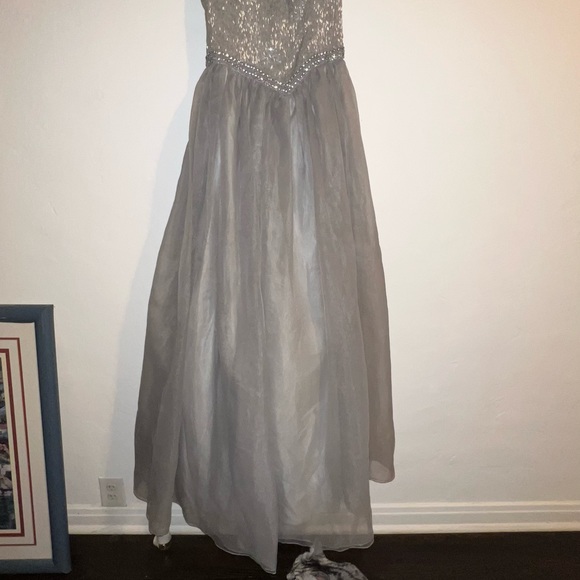 Haute Couture Evening - Red Carpet gown by Claire’s Collection. - Picture 3 of 4